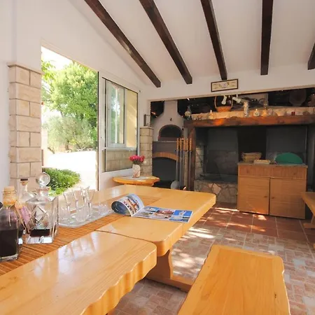 Villa Extraordinary Marija In Kastela *