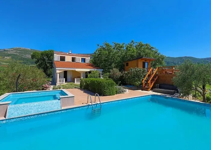 Extraordinary Marija In Kastela Villa *