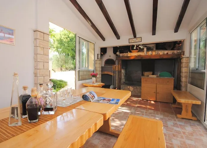 Villa Extraordinary Marija In Kastela *