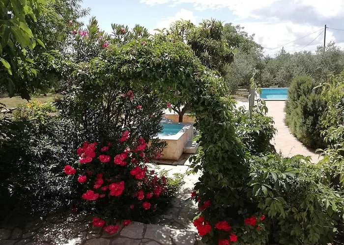 Villa Extraordinary Marija In Kastela